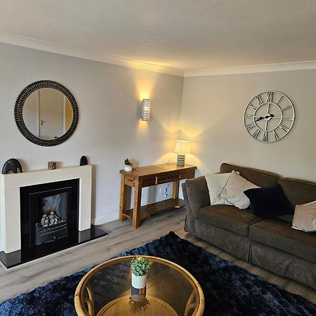 Redcot Gardens Stamford 4 Bed Contractor Familt Home With Parking Extérieur photo
