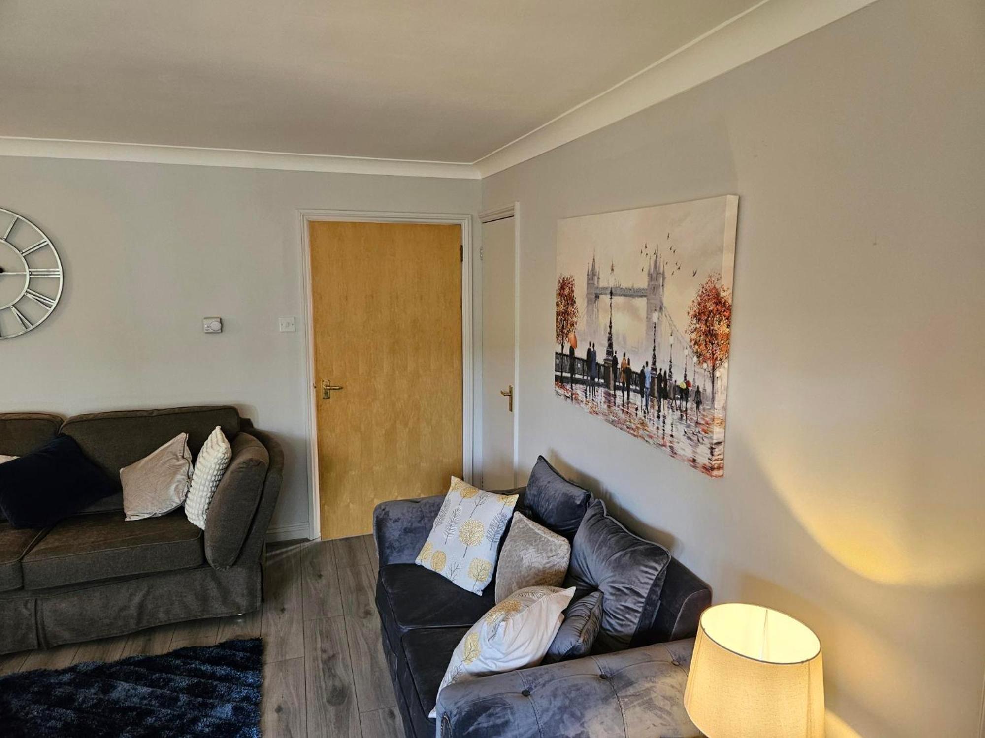 Redcot Gardens Stamford 4 Bed Contractor Familt Home With Parking Extérieur photo