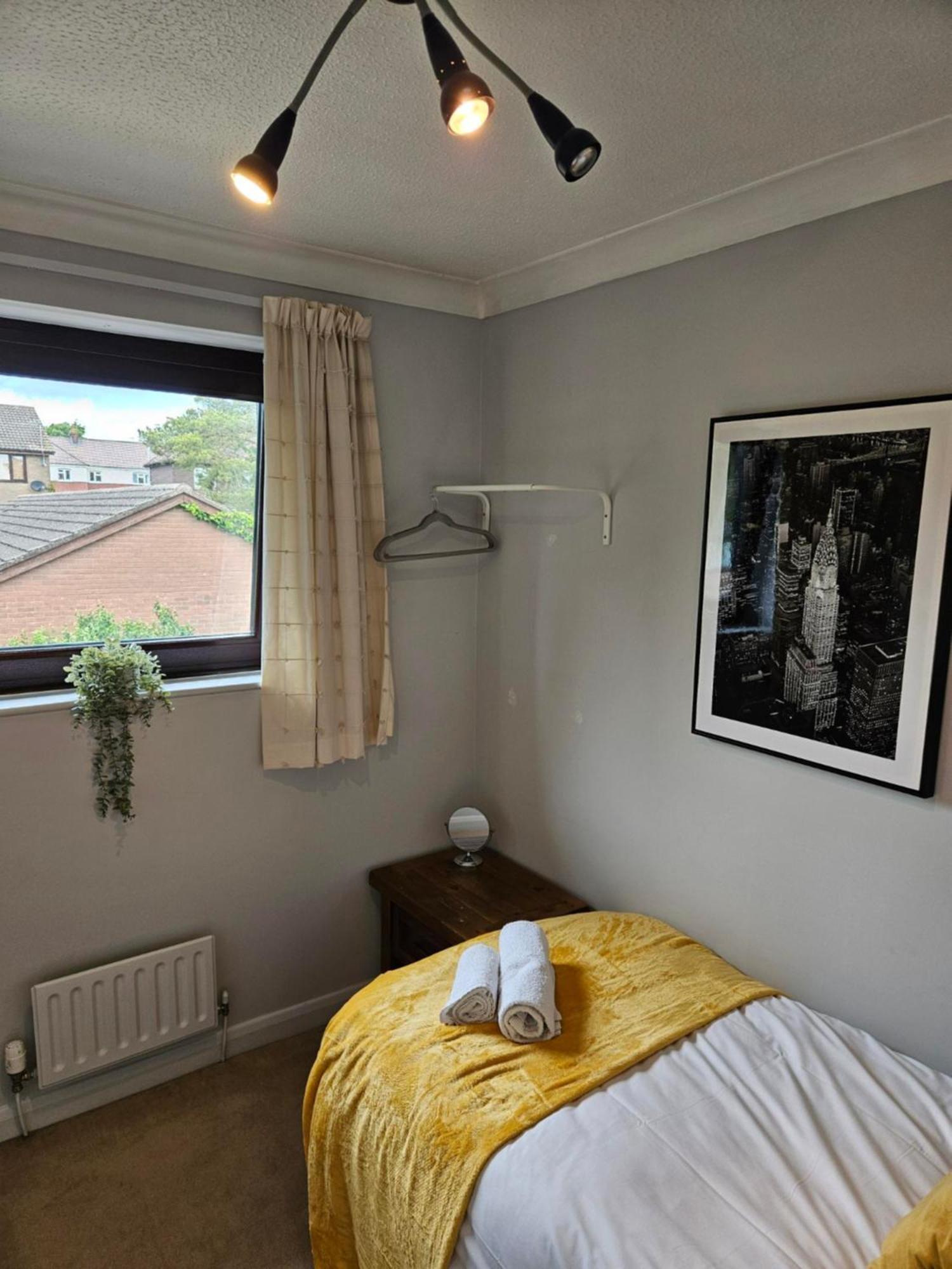 Redcot Gardens Stamford 4 Bed Contractor Familt Home With Parking Extérieur photo