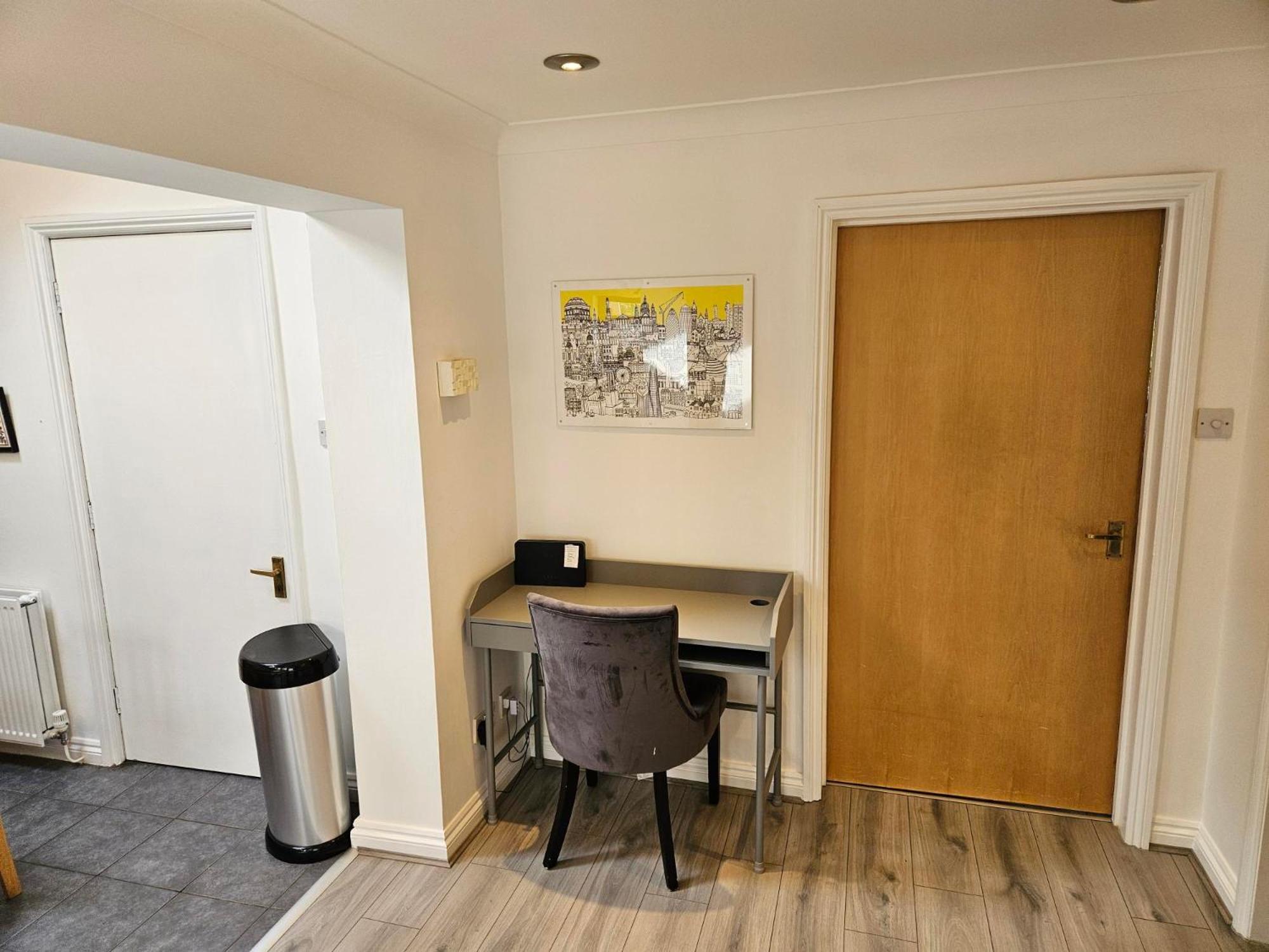 Redcot Gardens Stamford 4 Bed Contractor Familt Home With Parking Extérieur photo