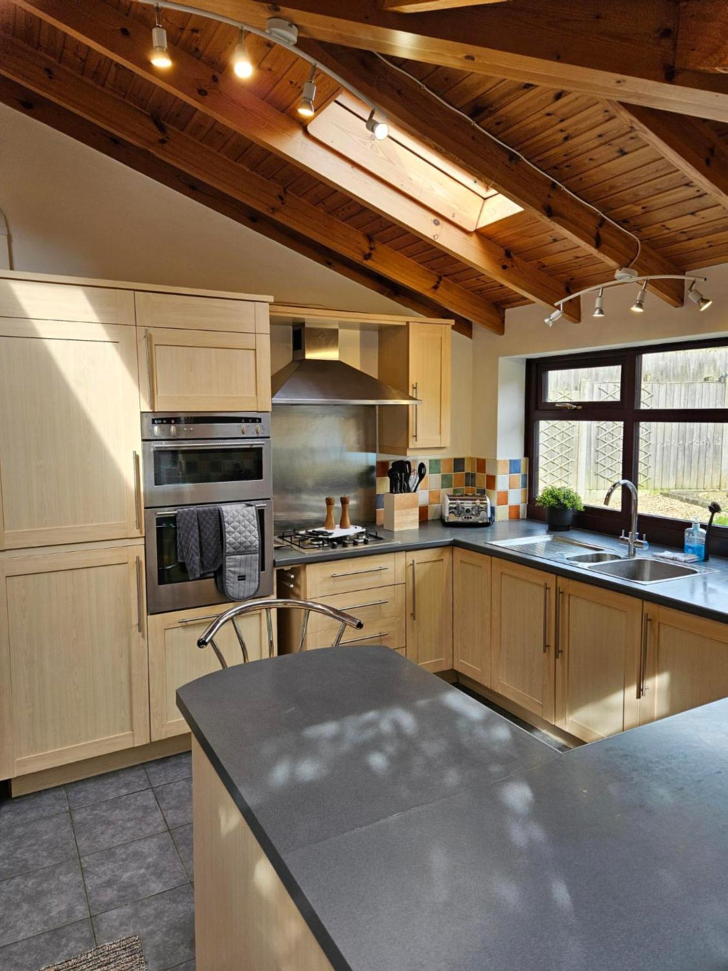Redcot Gardens Stamford 4 Bed Contractor Familt Home With Parking Extérieur photo