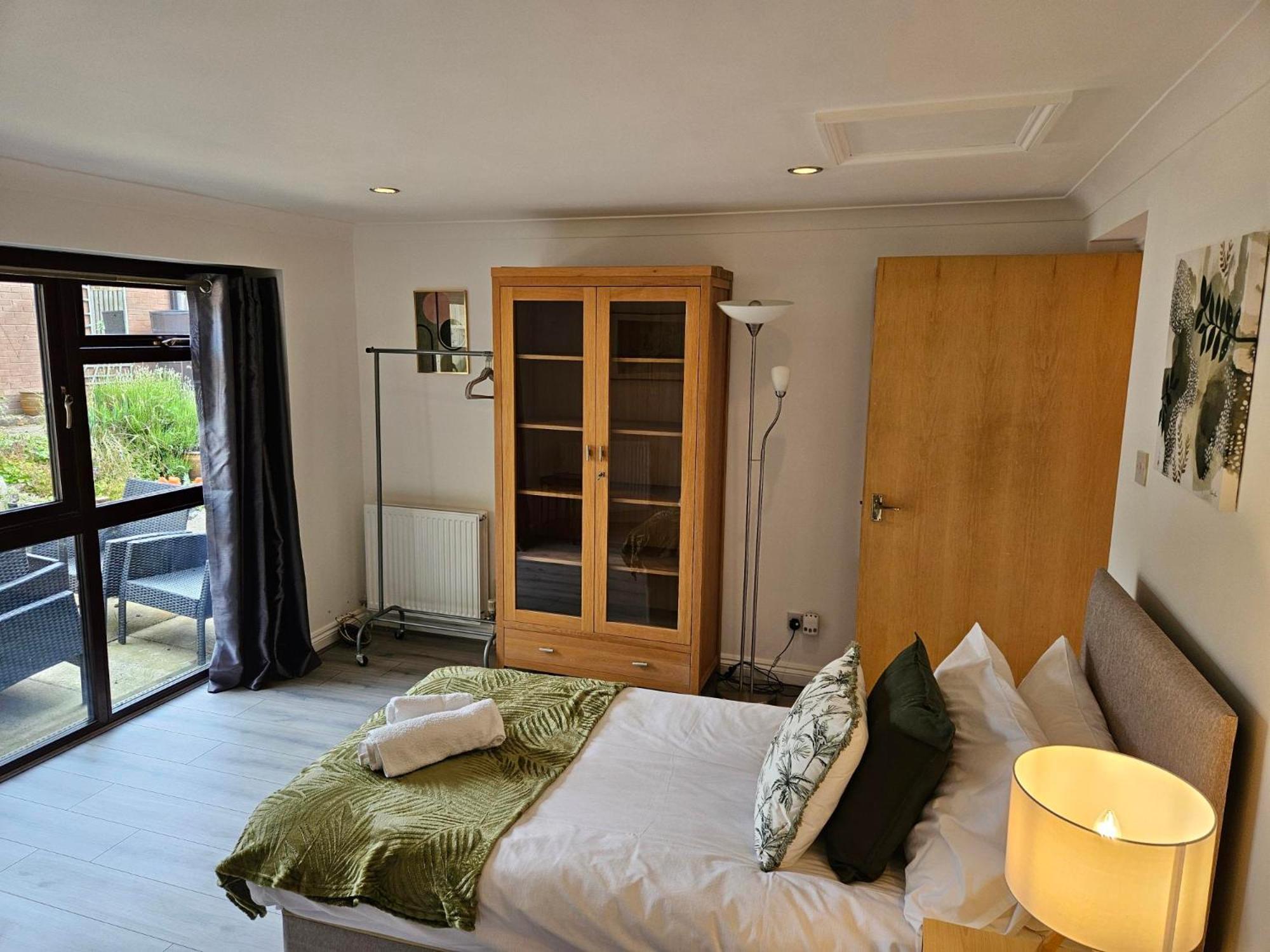 Redcot Gardens Stamford 4 Bed Contractor Familt Home With Parking Extérieur photo