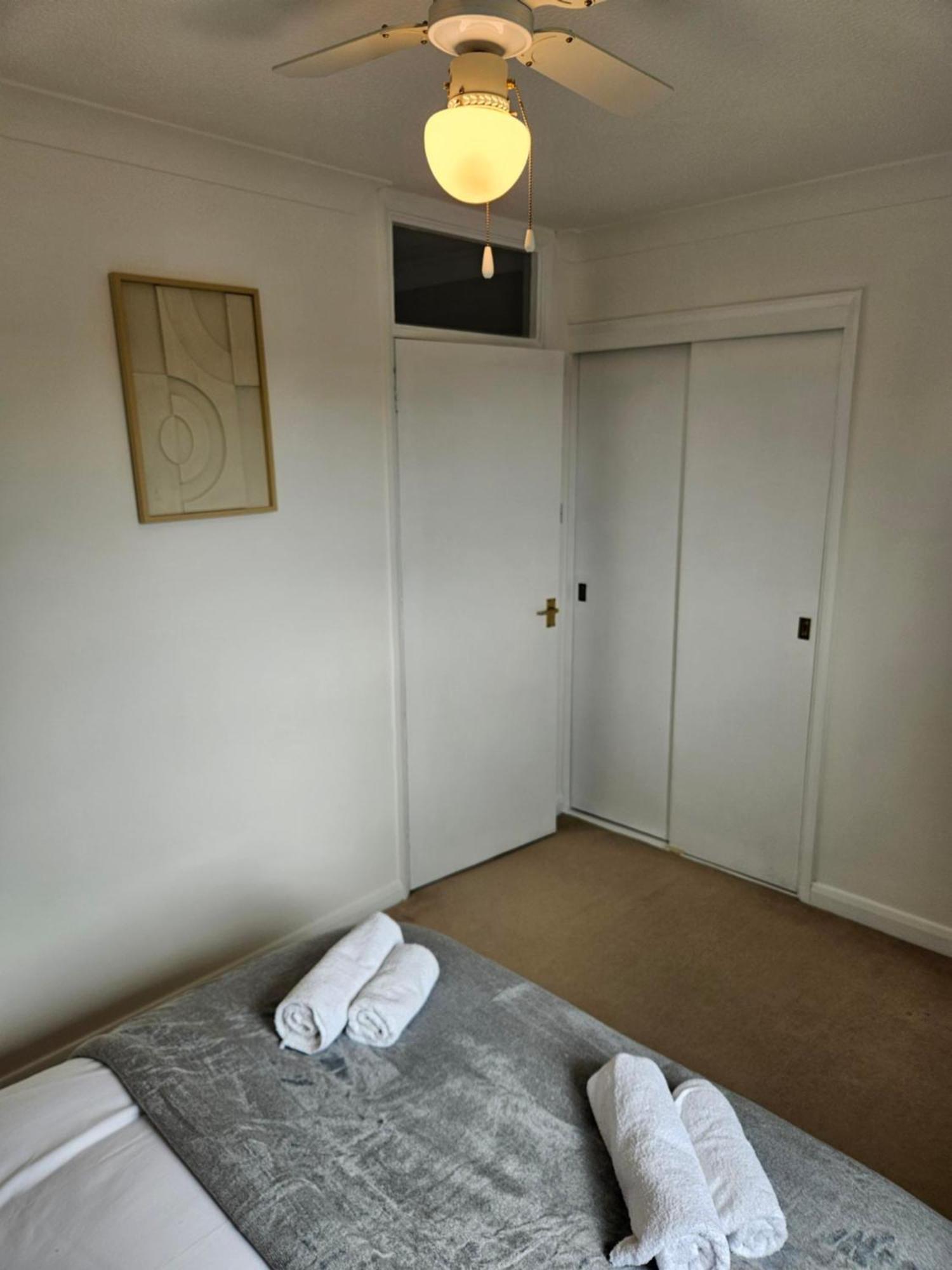 Redcot Gardens Stamford 4 Bed Contractor Familt Home With Parking Extérieur photo