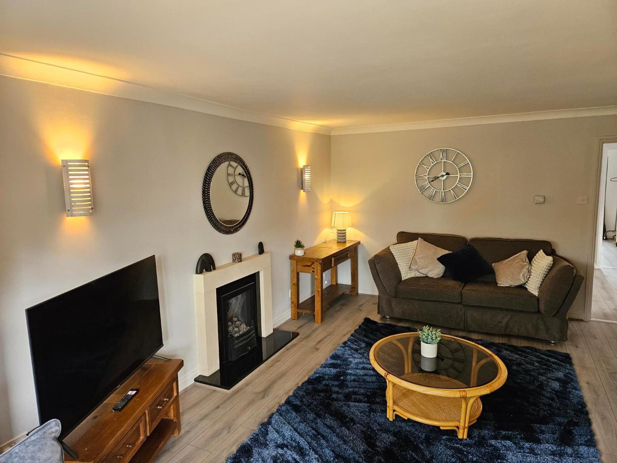 Redcot Gardens Stamford 4 Bed Contractor Familt Home With Parking Extérieur photo