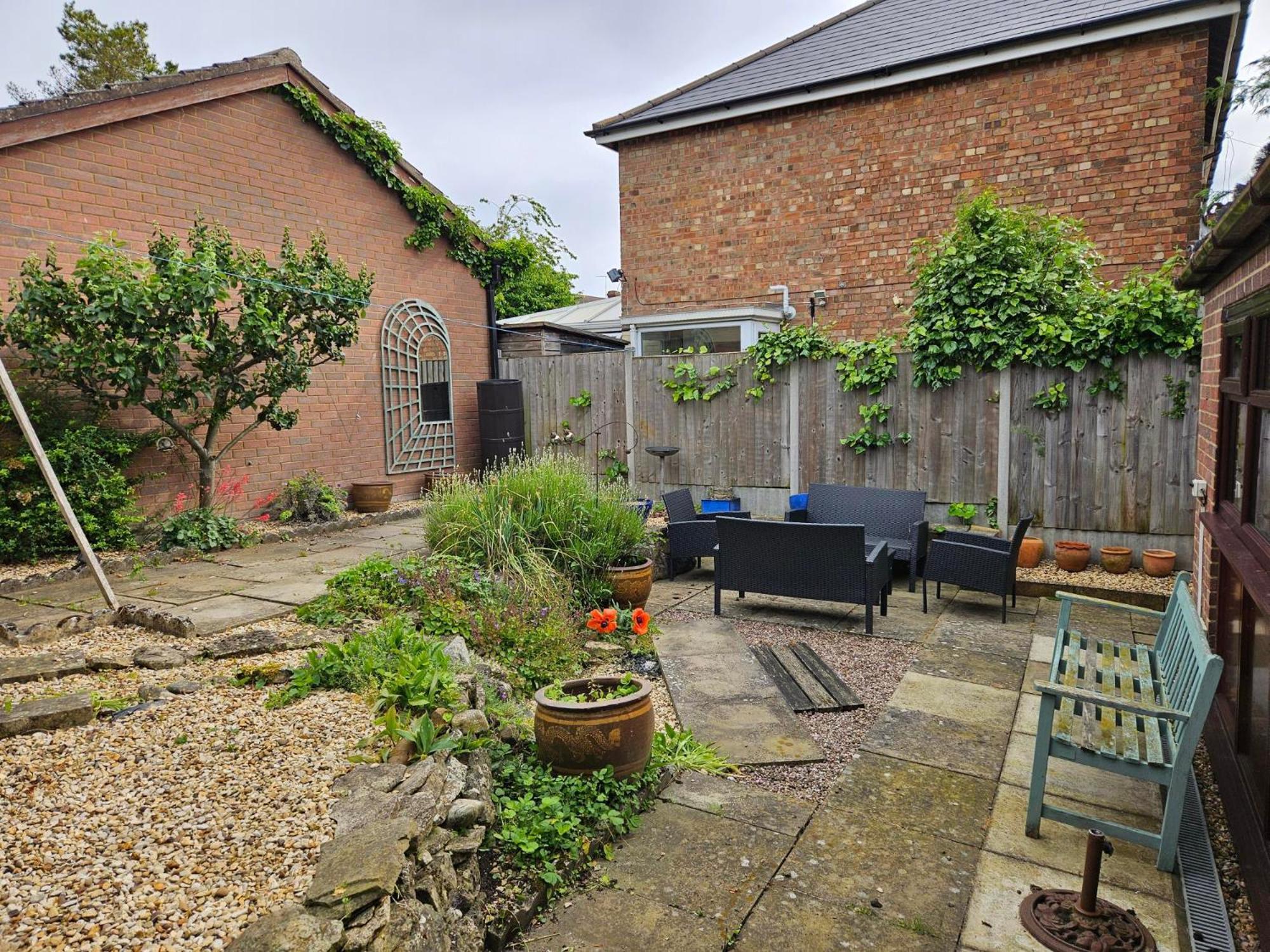 Redcot Gardens Stamford 4 Bed Contractor Familt Home With Parking Extérieur photo